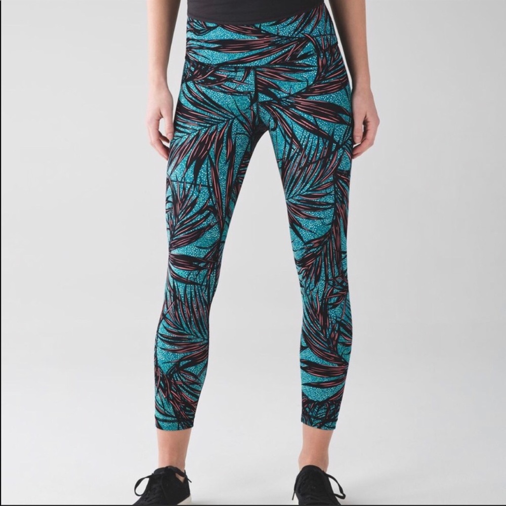 Lululemon Palm Print wunder under crops